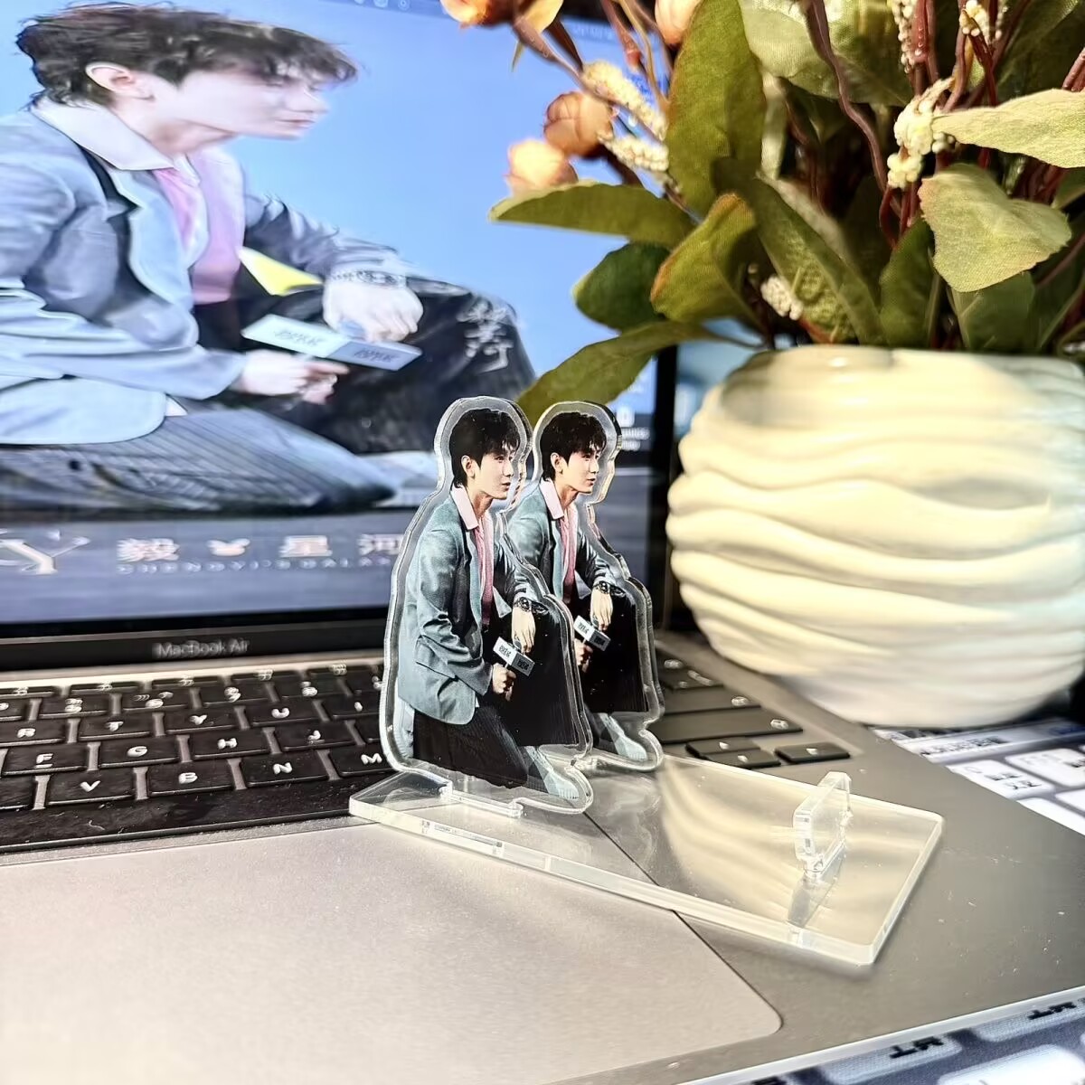 청이 모바일 폰 스탠드 아크릴 레이지 스타일 장식 팬  - Phone Accessories In China 리뷰 및 가격